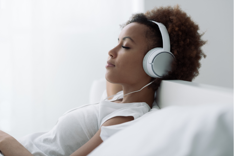 End-consumer-with-headphone-.png